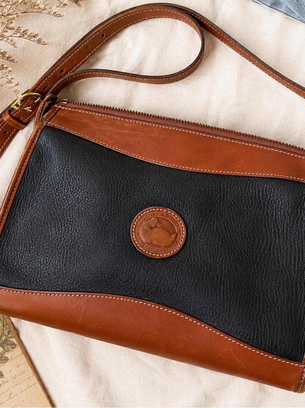 Vintage 80’s/90’s Dooney & Bourke Black & Brown Leather Messenger Crossbody